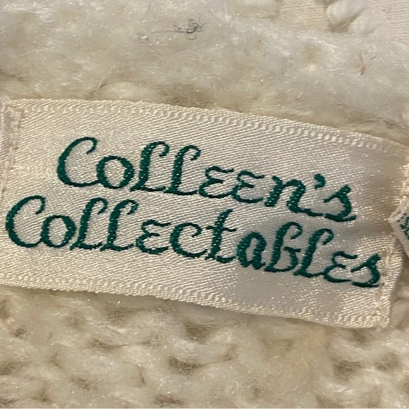 Vintage Colleen’s Collectables white sweater with white flowers - Picture 7 of 7
